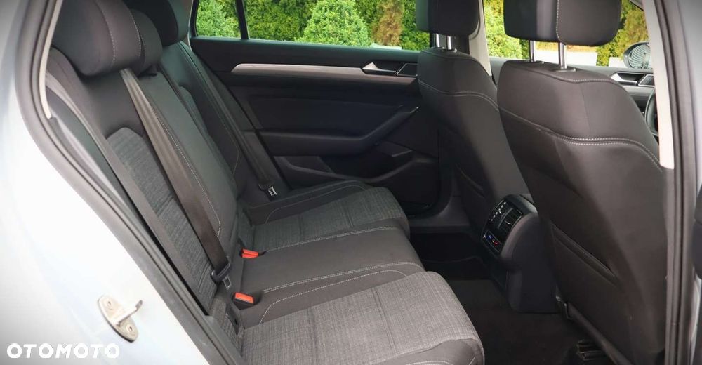 Volkswagen Passat - 18