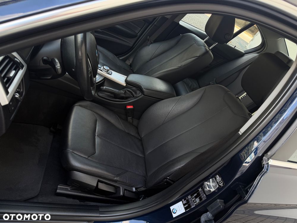 BMW Seria 3 320i Sport-Aut Sport Line - 17