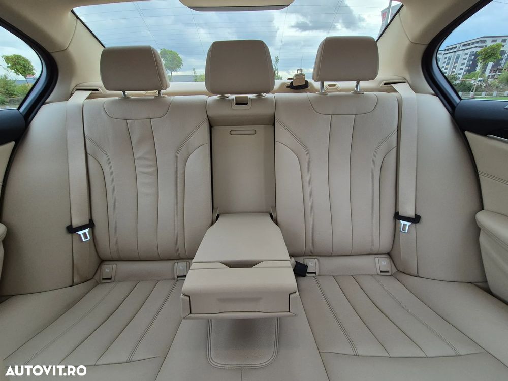 BMW Seria 5 520d xDrive AT - 12