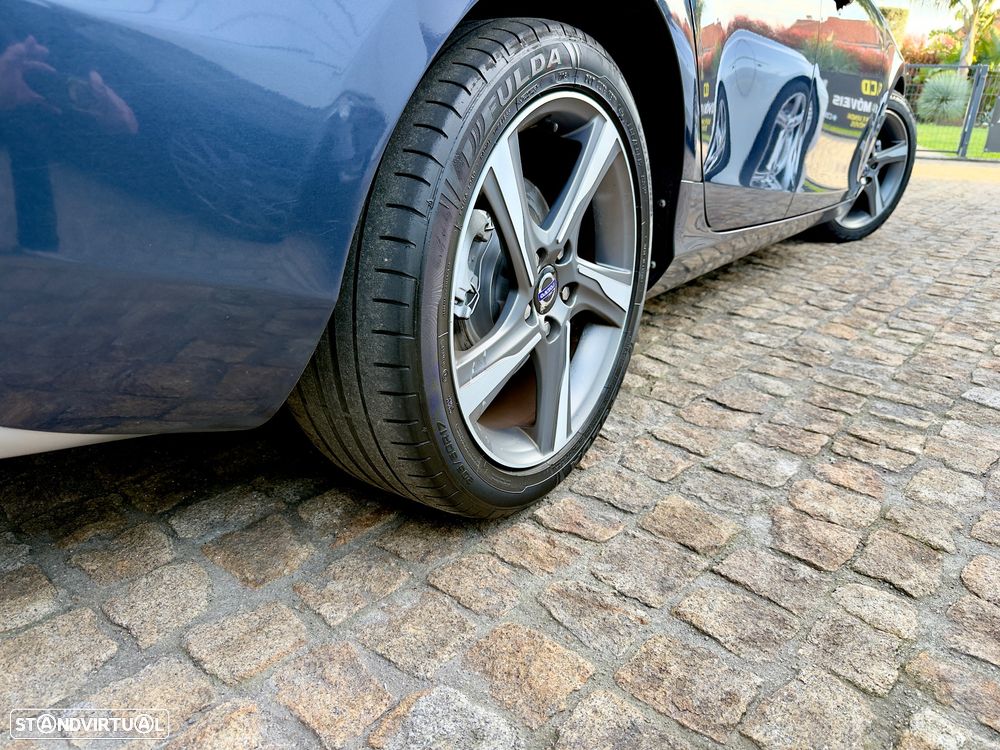 Volvo V40 D2 R Design - 16