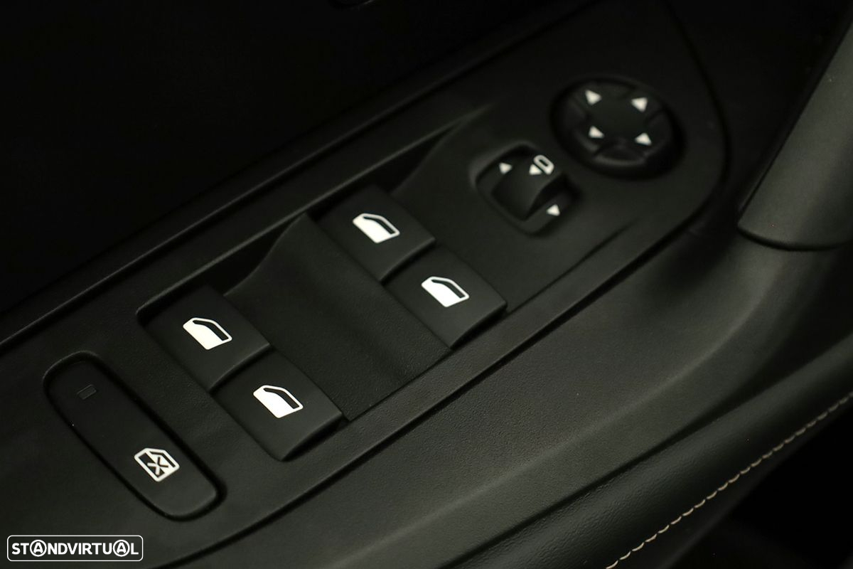 Peugeot 2008 1.2 PureTech Allure EAT8 - 20