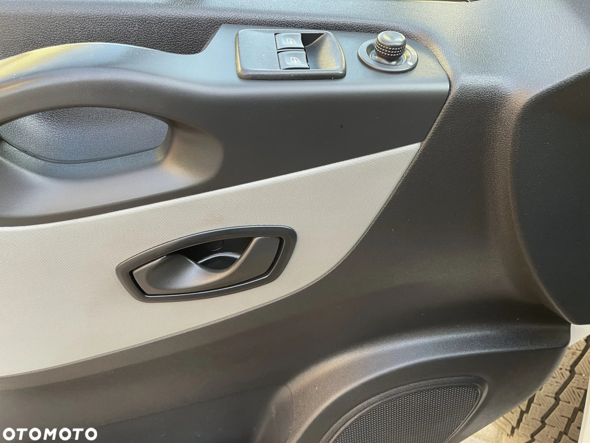 Renault Trafic Warsztat Sortimo - 23