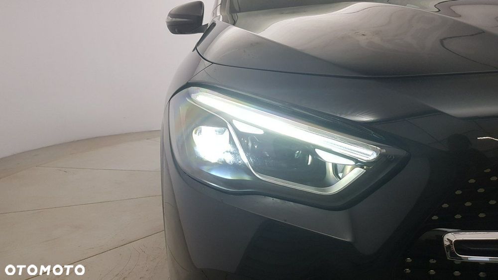 Mercedes-Benz GLA - 11