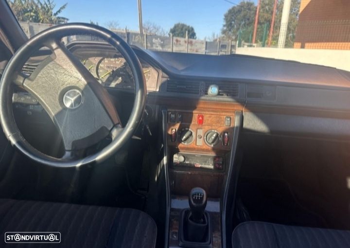 Mercedes-Benz W124 (1984-1997) 200 D - 12