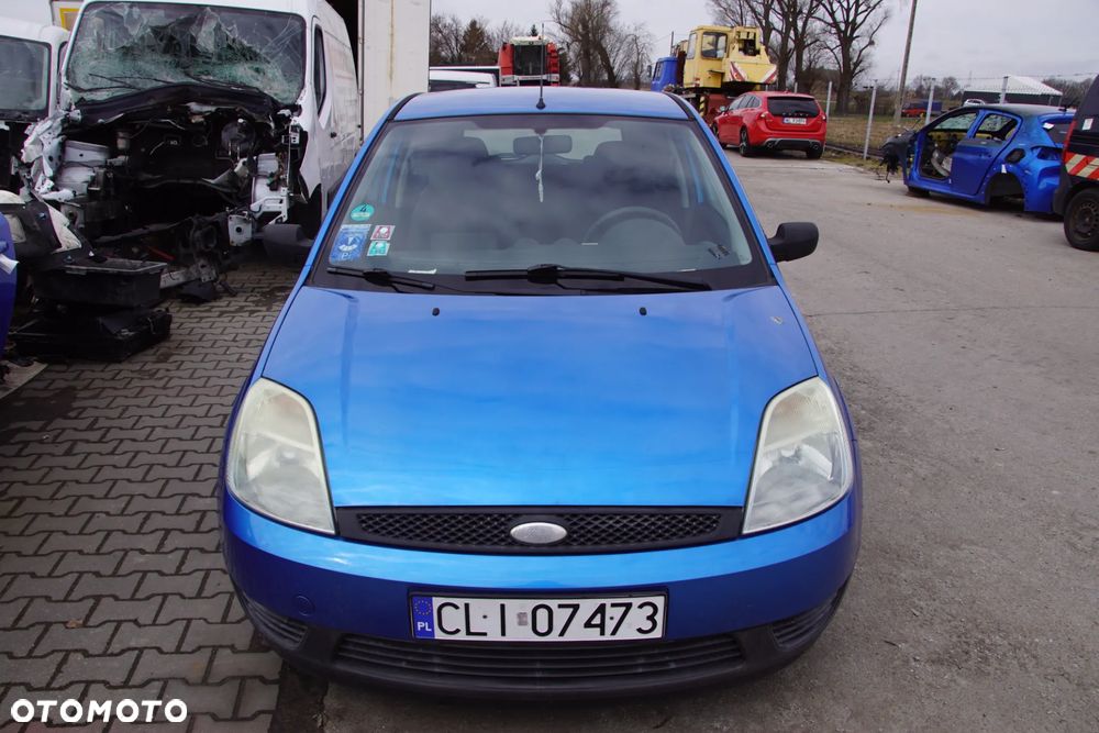 Auto na części - Ford Fiesta MK6 1.3 8V 60 KM 2S6G-6006-CA 2S6R-7002-MB 4CVE 2004R Silnik Skrzynia Drzwi Maska Błotnik Klapa Zderzak Lusterko Lampa Klamka Szyba Deska Kokpit Sterownik Moduł Czujnik Licznik Panel Kierownica - 9