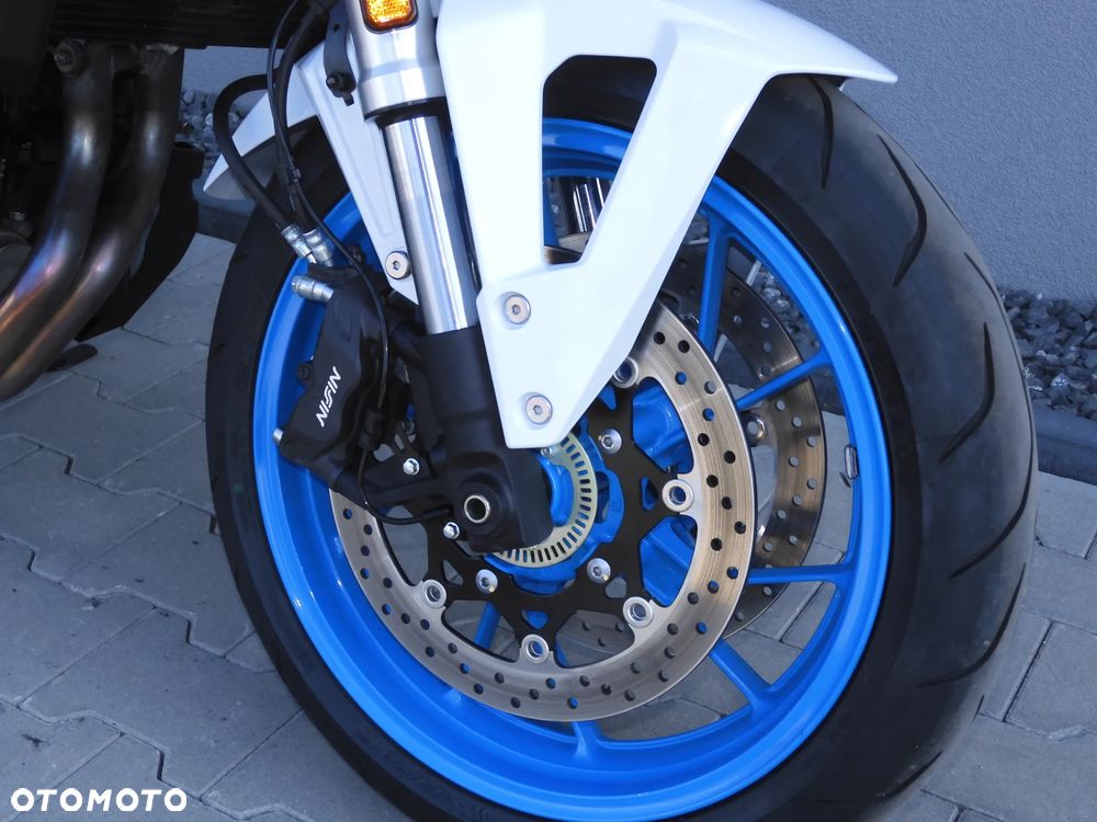 Suzuki GSX - 6