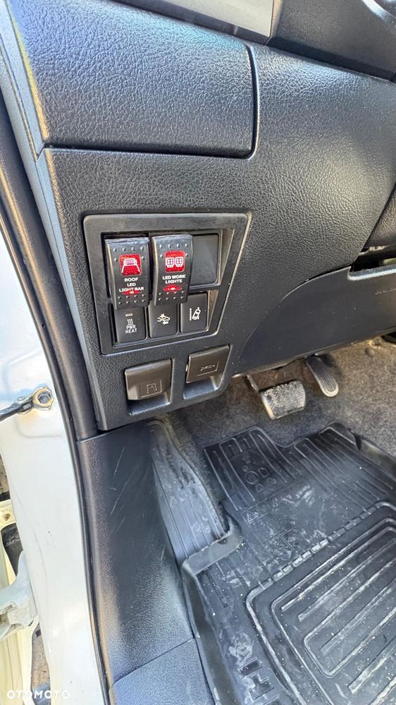 Toyota Hilux 4x4 Double Cab Autm S&S Executive - 17