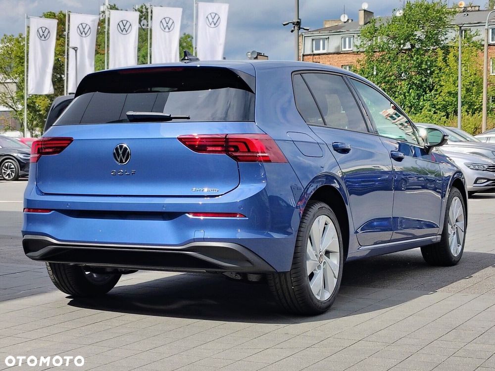 Volkswagen Golf - 6