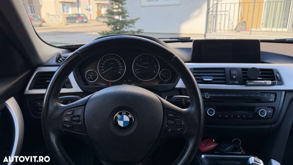 BMW Seria 3 320d xDrive Aut. - 9