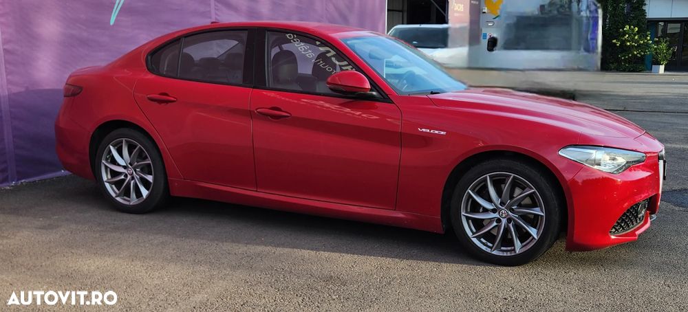 Alfa Romeo Giulia 2.0 Turbo AWD AT8 Veloce - 2