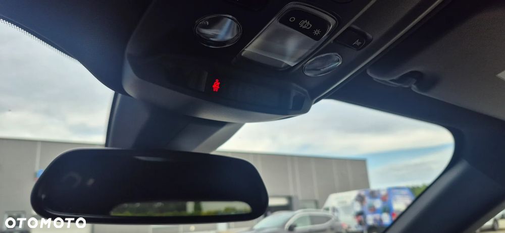 Peugeot 2008 PureTech 130 Allure S&S EAT8 - 29