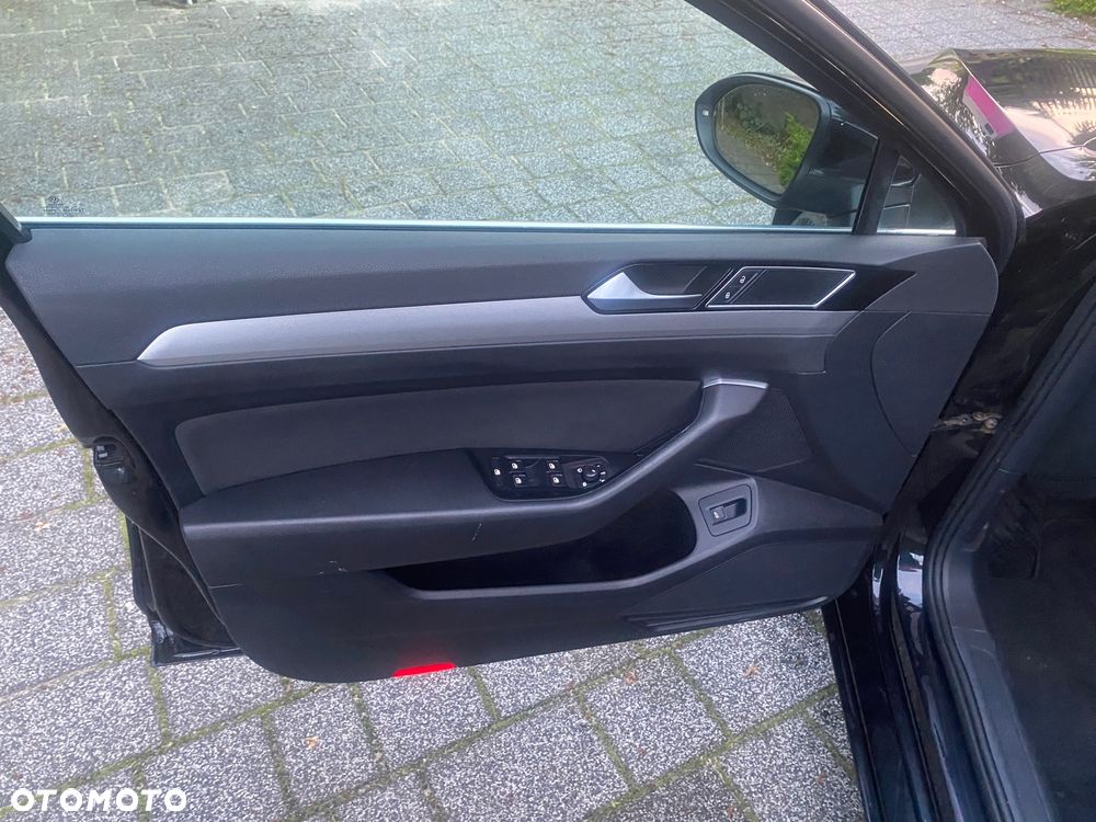 Volkswagen Passat 2.0 TDI (BlueMotion Technology) DSG Comfortline - 18
