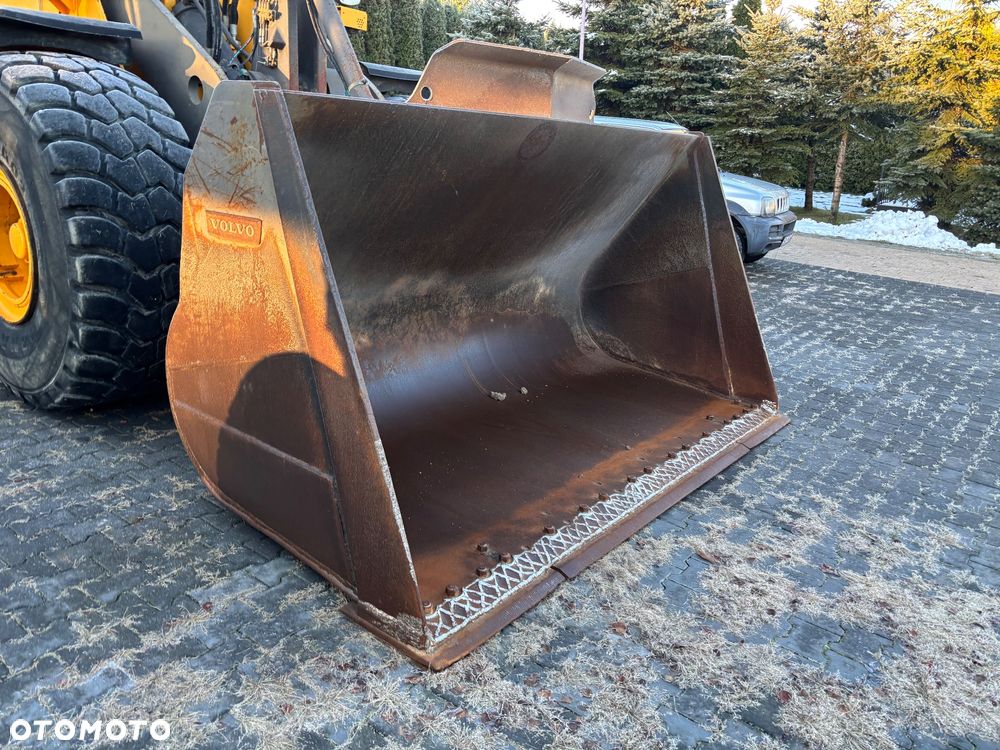 Volvo L150H rok 2016, 26ton, 4,2m3 opony 70%, bdb - 7