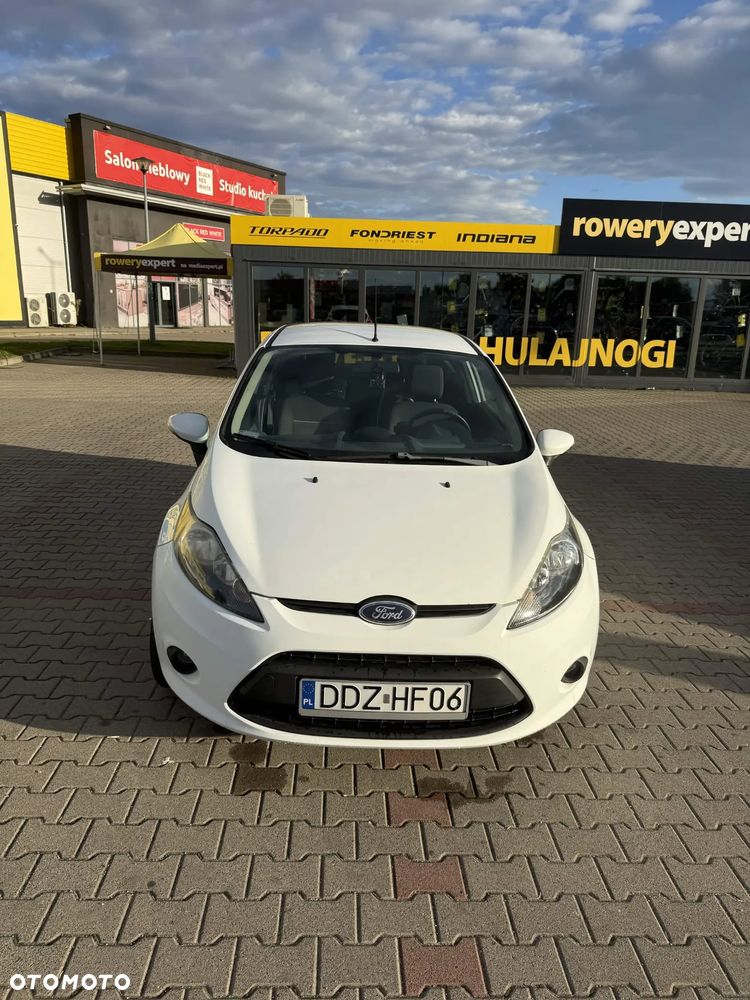 Ford Fiesta 2010 photo 2