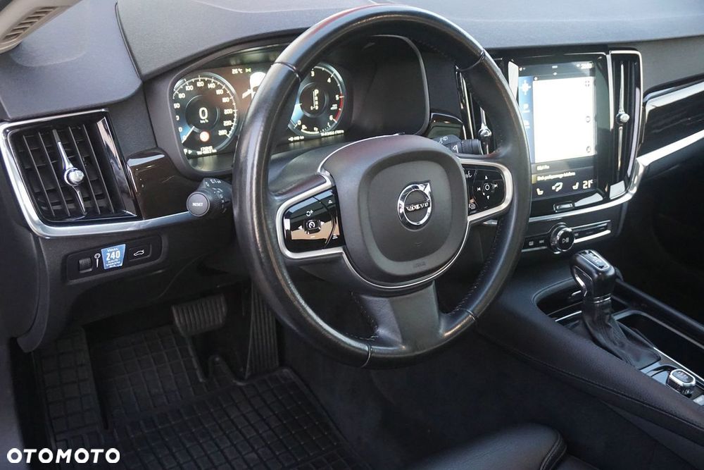 Volvo V90 D4 Momentum - 17