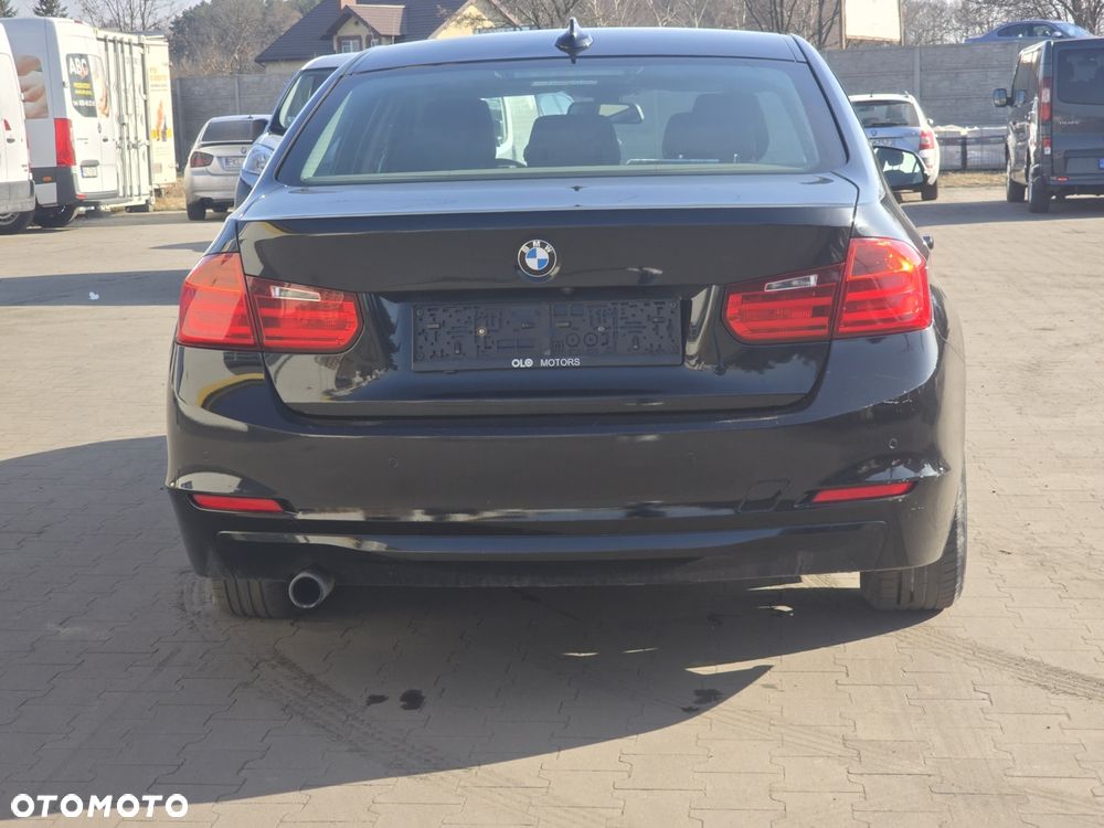 BMW Seria 3 318d - 15