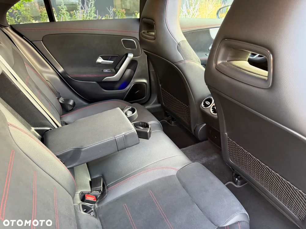 Mercedes-Benz CLA 200 AMG Line 7G-DCT - 36