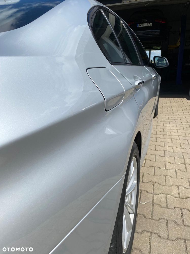BMW Seria 5 528i xDrive - 15