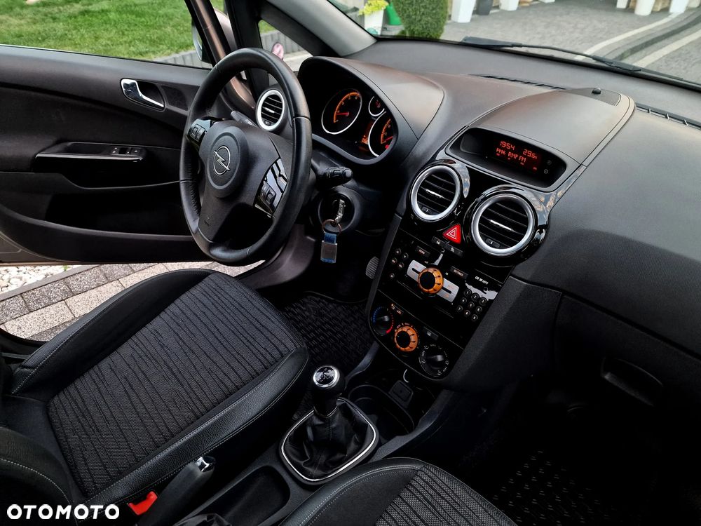 Opel Corsa 1.2 16V Cosmo S&S - 17