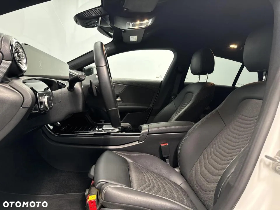 Mercedes-Benz CLA 200 Progressive 7G-DCT - 12