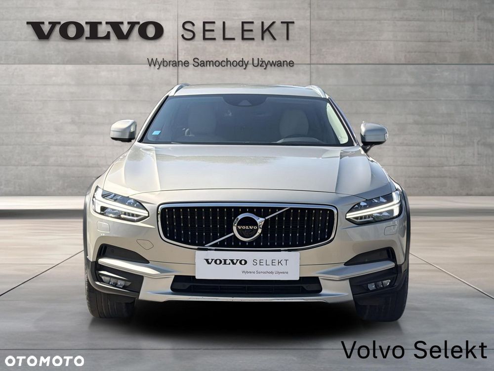 Volvo V90 Cross Country - 10