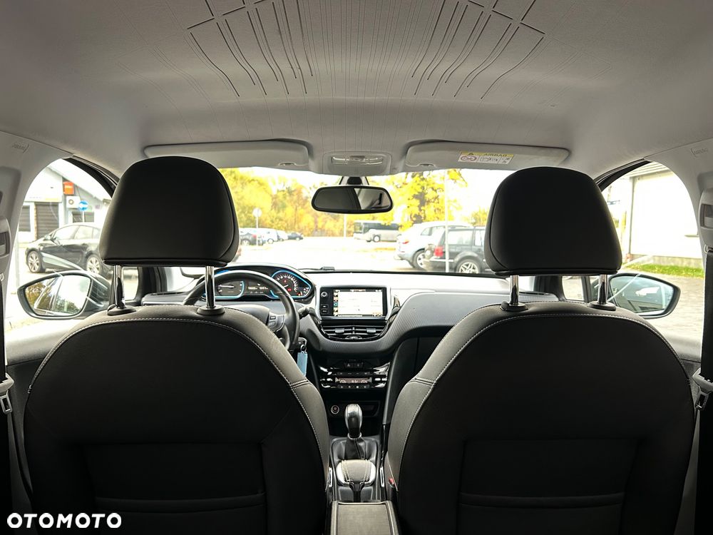 Peugeot 2008 1.2 Pure Tech Allure S&S - 29