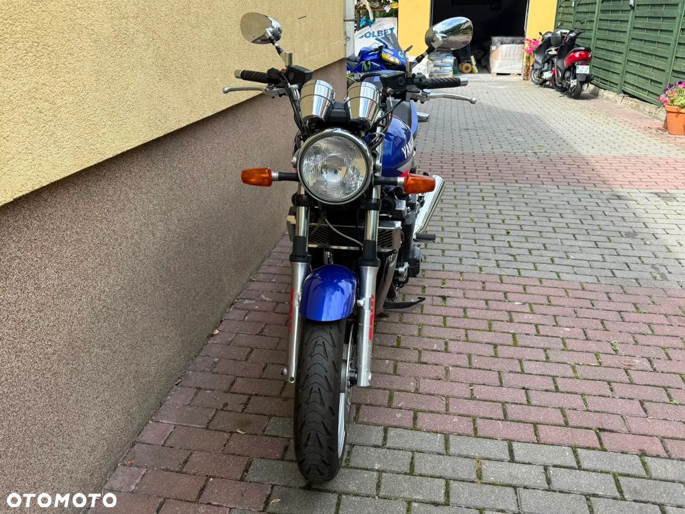Yamaha XJR - 8
