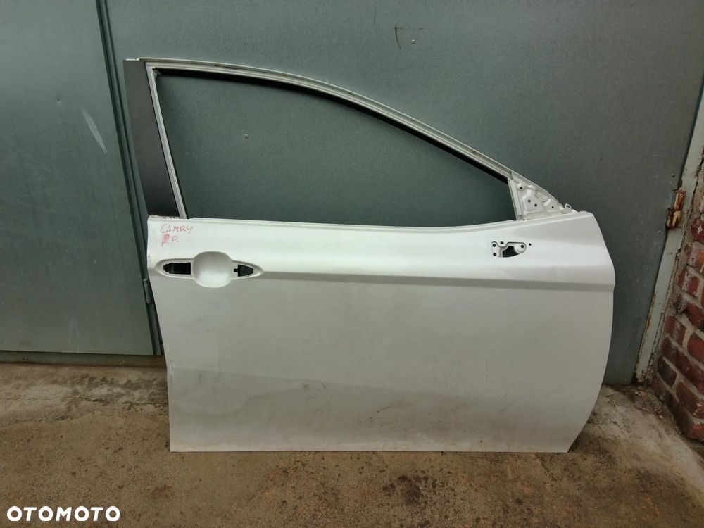 TOYOTA CAMRY VIII 8 18- DRZWI PRAWE PRZÓD PRZEDNIE