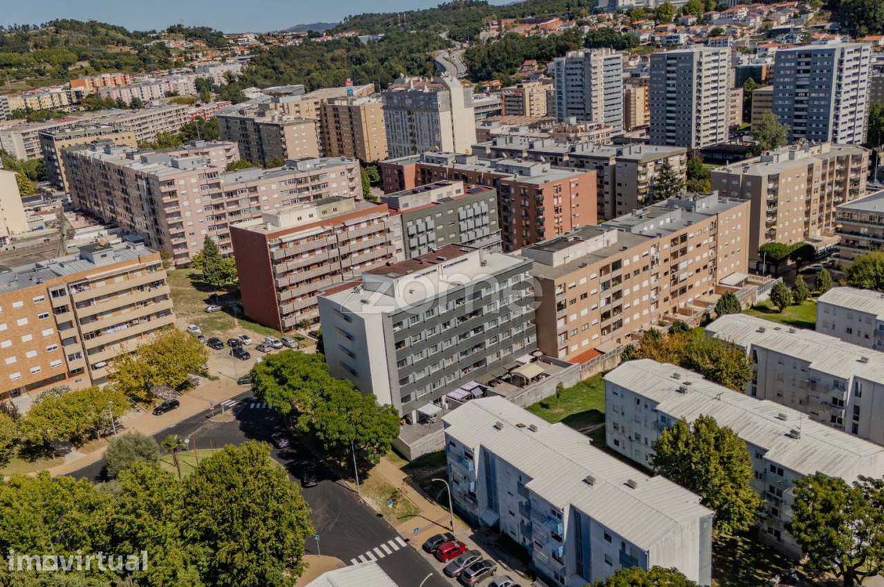 Apartamento T3 c/ Áreas Generosas, Suite e 2 Garagens Fechadas - Br... - Grande imagem: 4/34