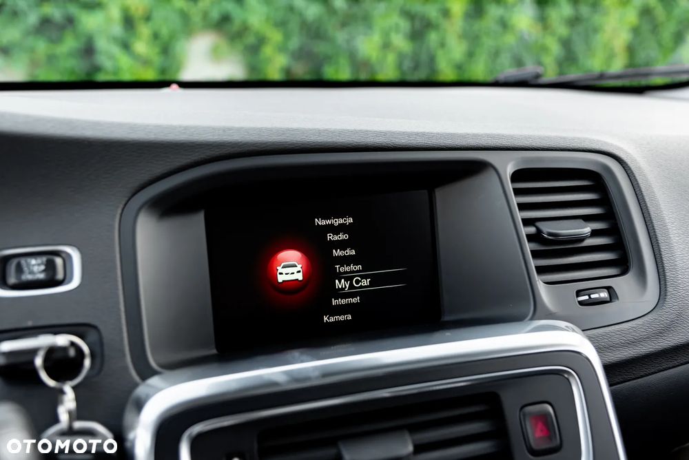 Volvo V60 D6 AWD Plug-in Hybrid Momentum - 31