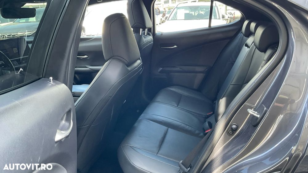 Lexus UX 250h (E-FOUR) Luxury Line - 31