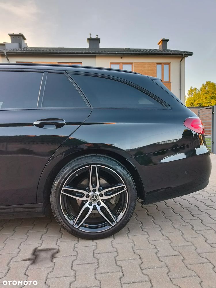 Mercedes-Benz Klasa E 220 d 4-Matic 9G-TRONIC - 32