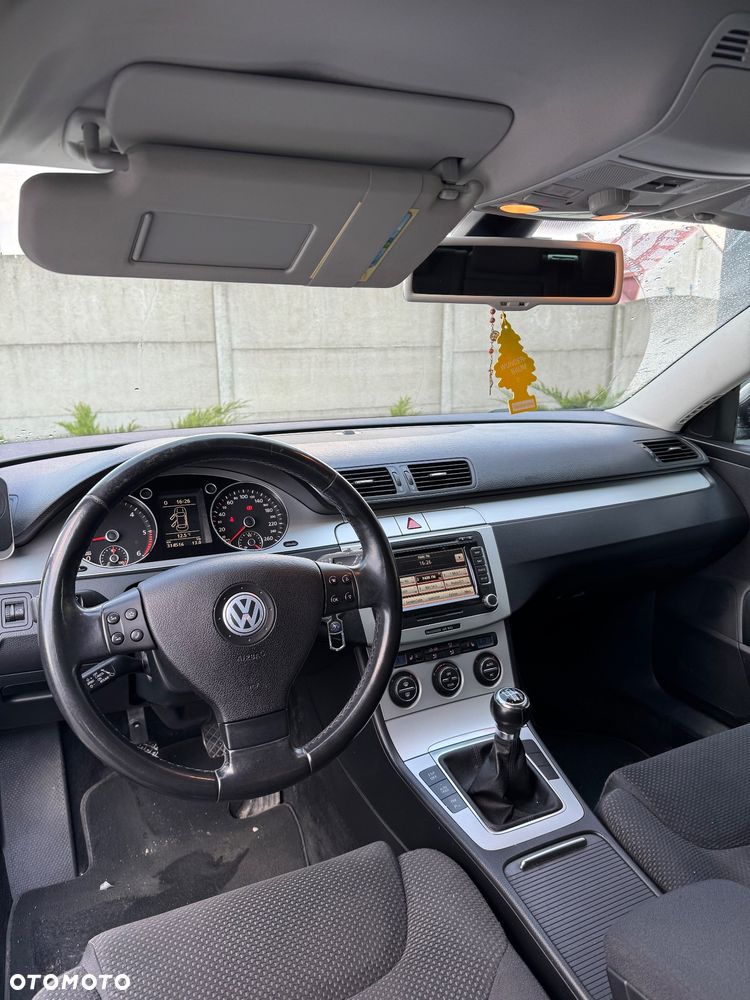Volkswagen Passat 2.0 TDI DPF BlueMotion Technology Trendline - 5