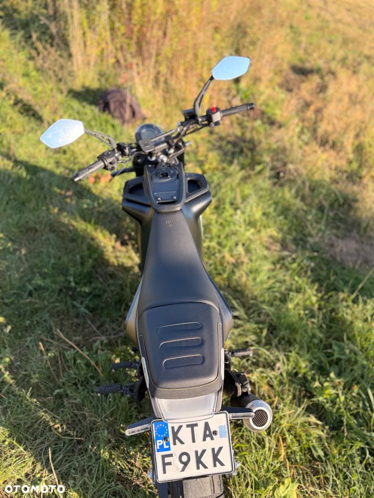 Husqvarna Svartpilen - 12