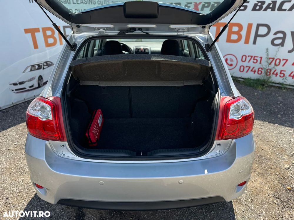 Toyota Auris 2.0 D-4D DPF Sol - 24