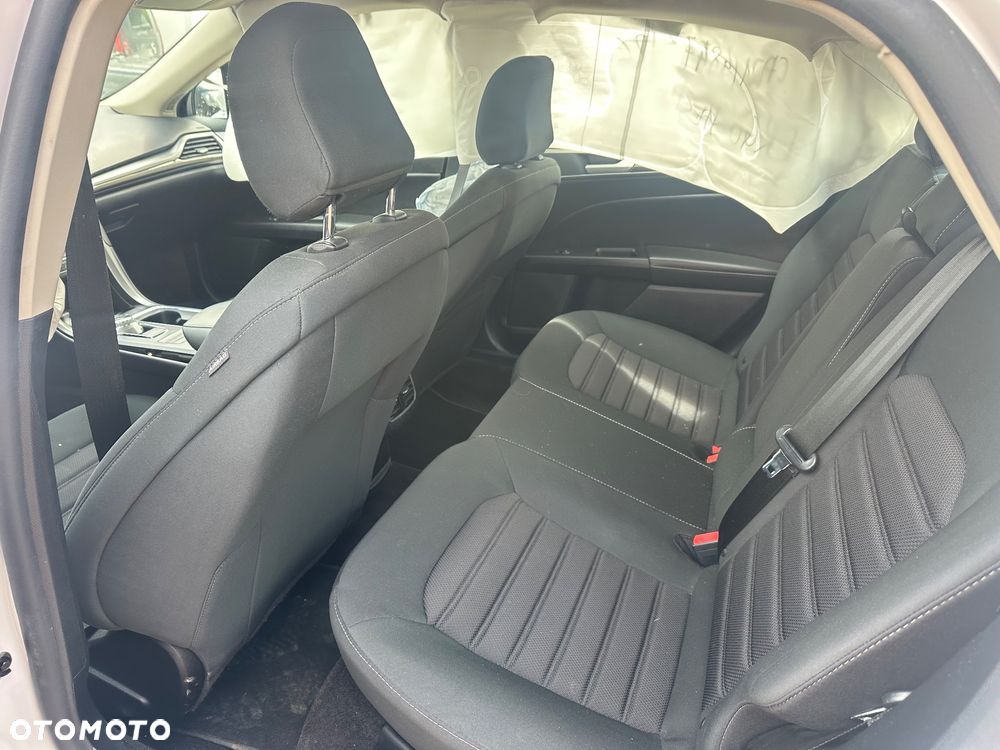 Ford Fusion - 12