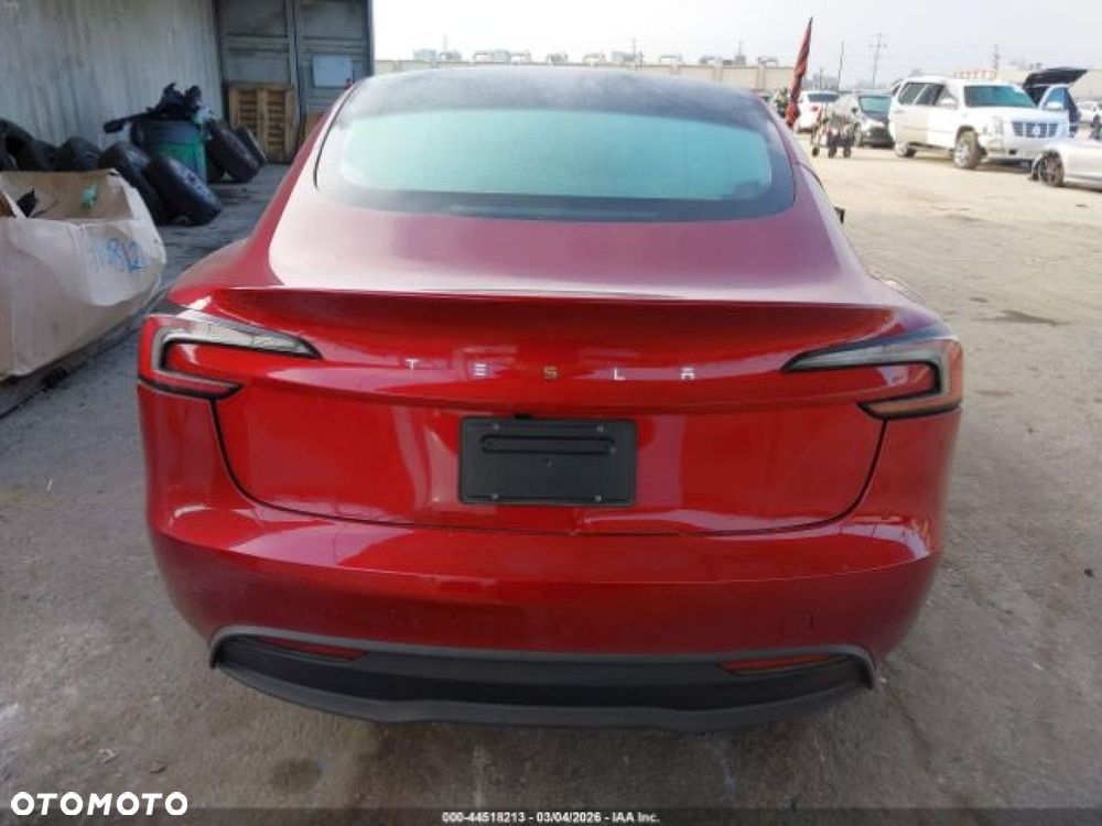 Tesla Model 3 - 8