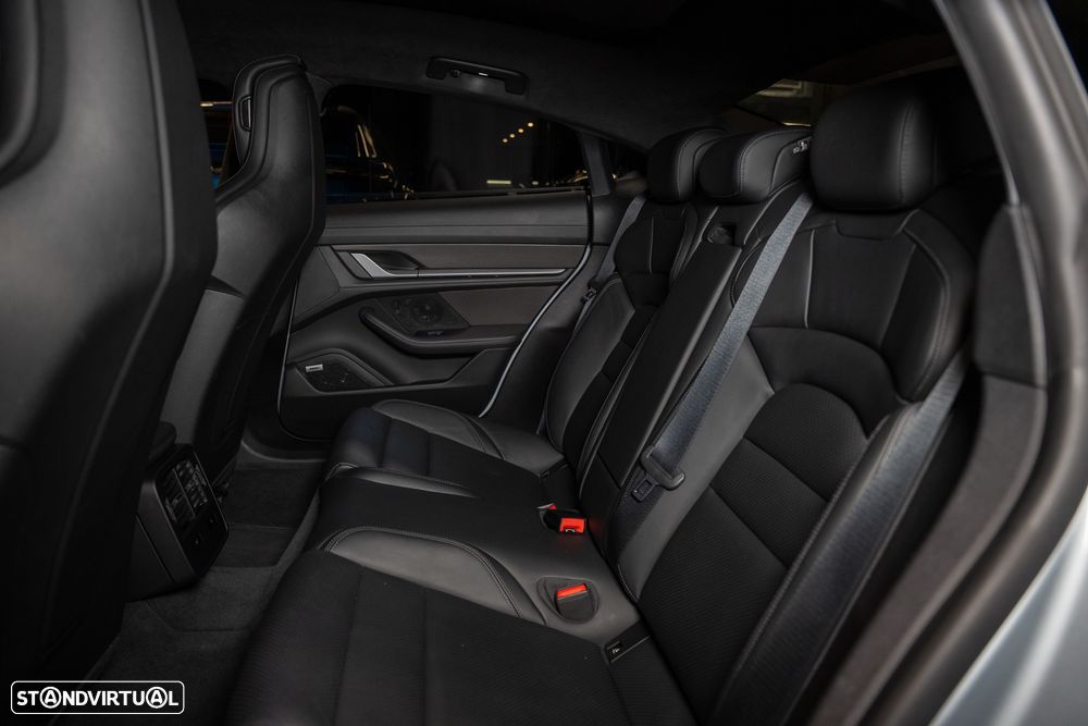 Porsche Taycan Turbo S - 30