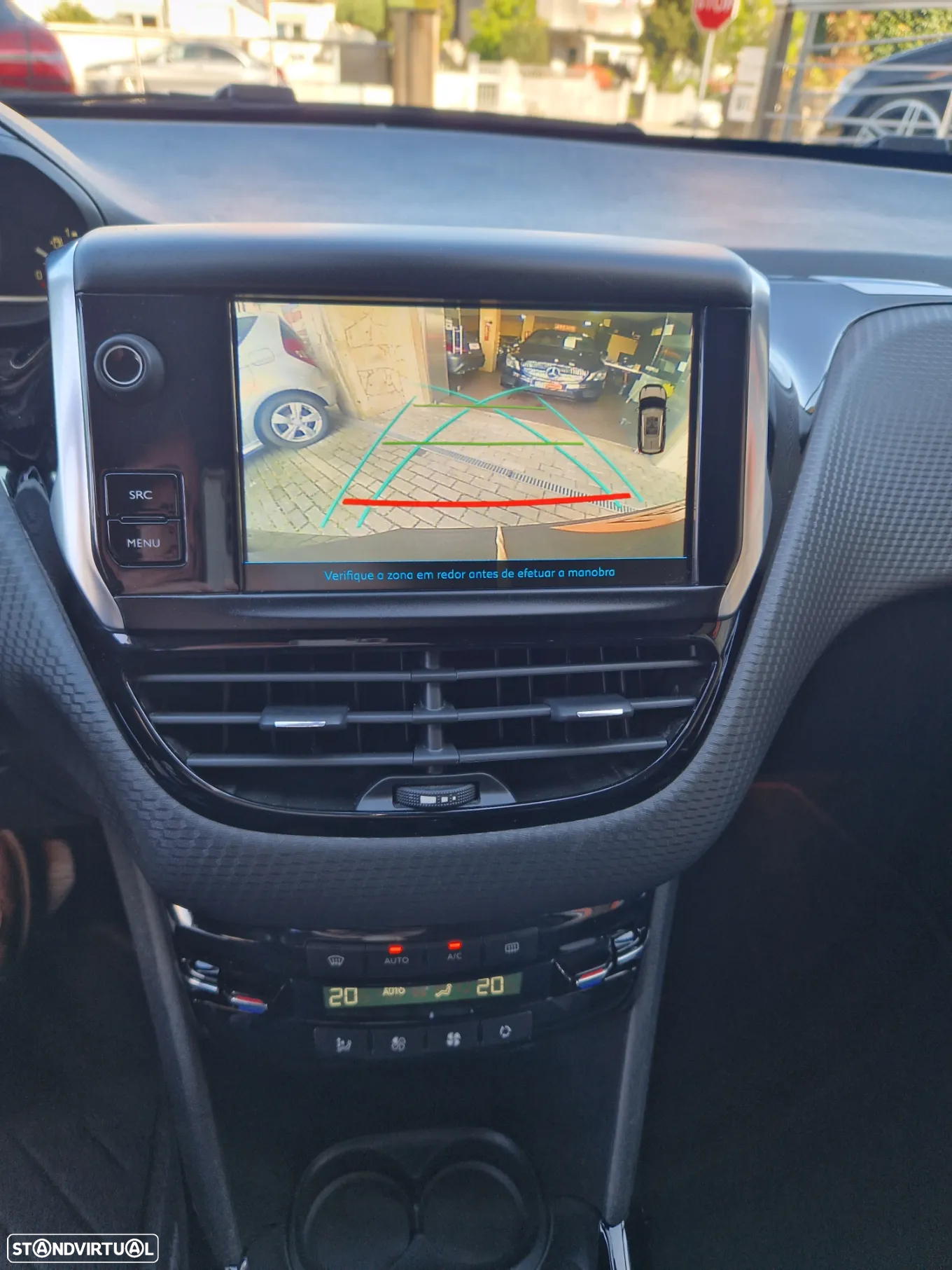Peugeot 2008 1.5 BlueHDi Allure EAT6 - 11
