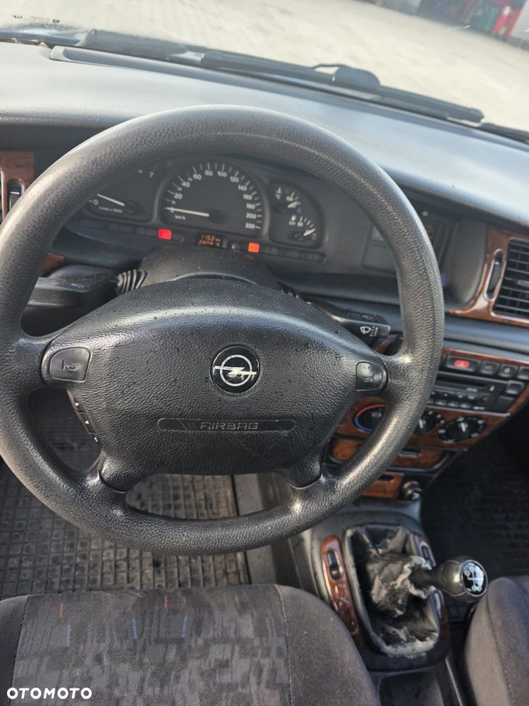 Opel Vectra 1.6 GL - 7
