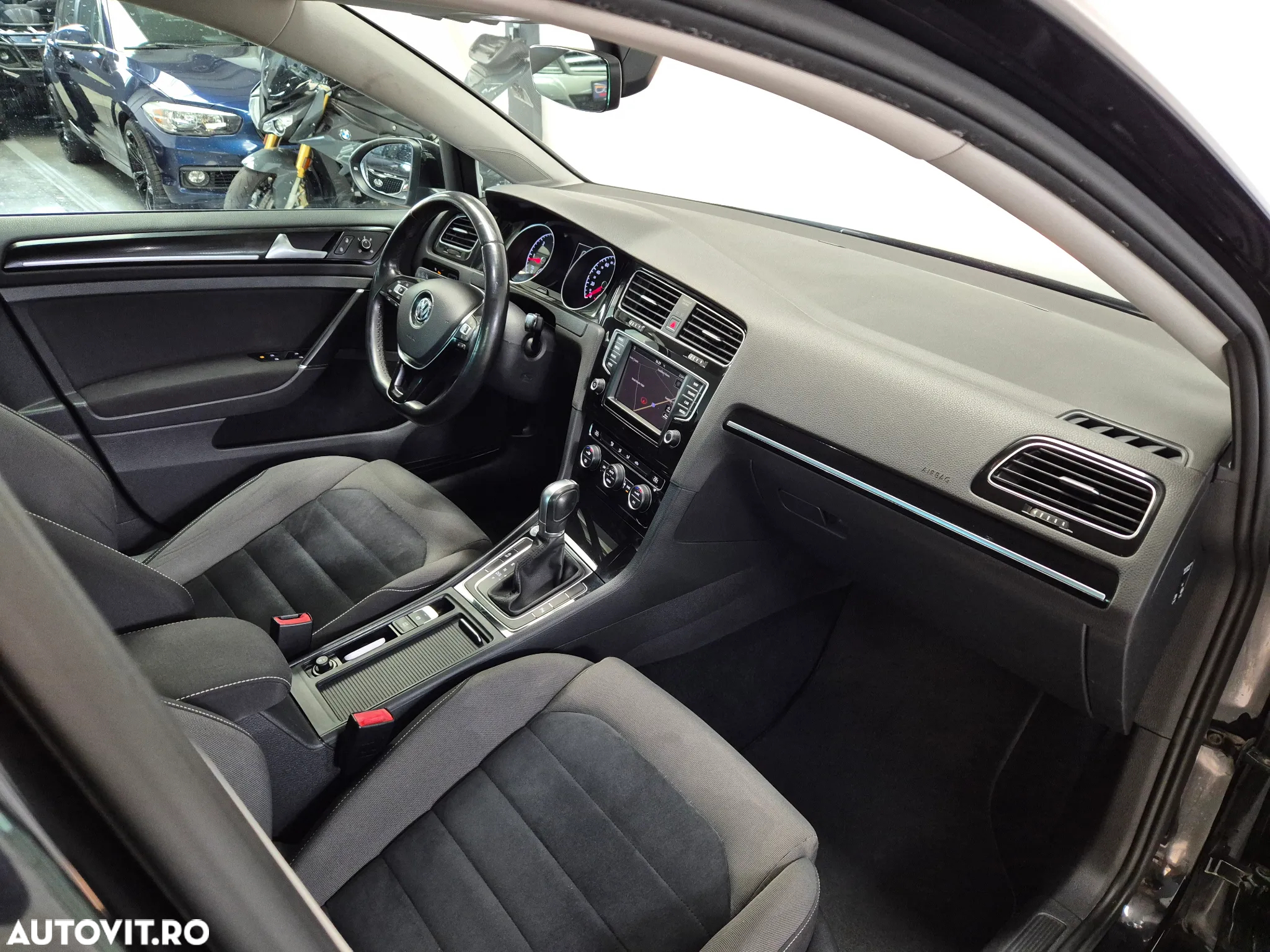 Volkswagen Golf 1.6 TDI DPF BMT DSG Highline - 9