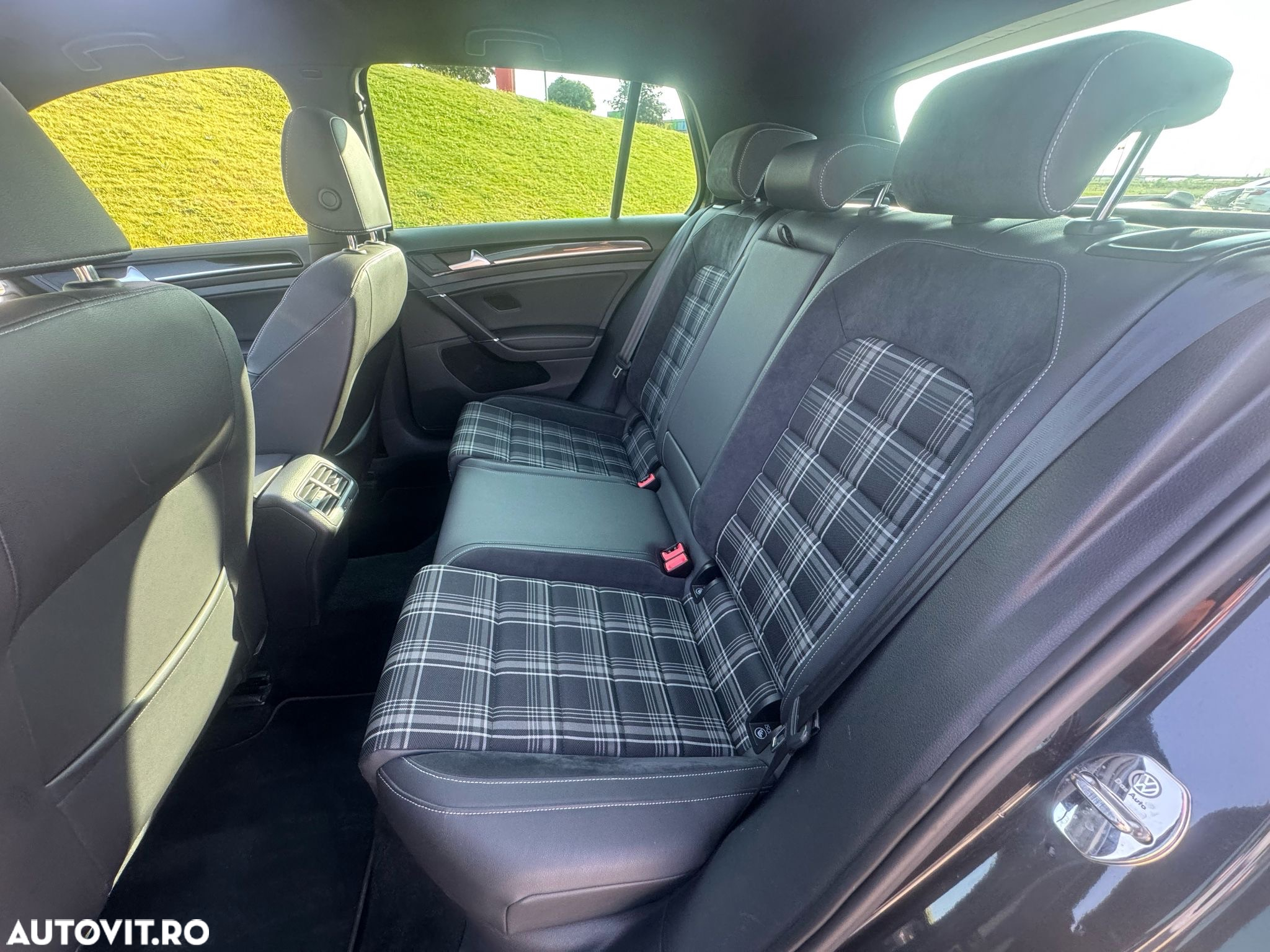 Volkswagen Golf 2.0 TDI DPF BMT DSG GTD - 9