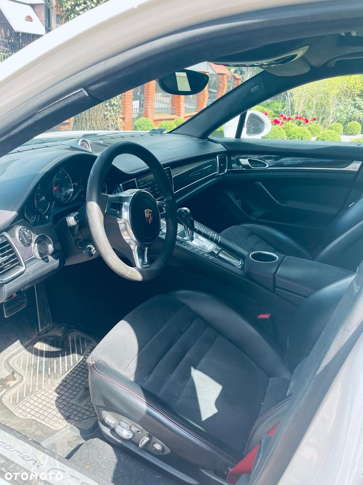 Porsche Panamera GTS PDK - 8