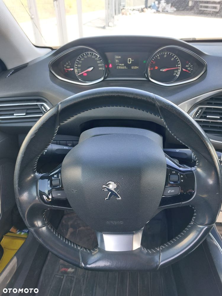 Peugeot 308 2.0 Blue HDi Allure S&S - 24