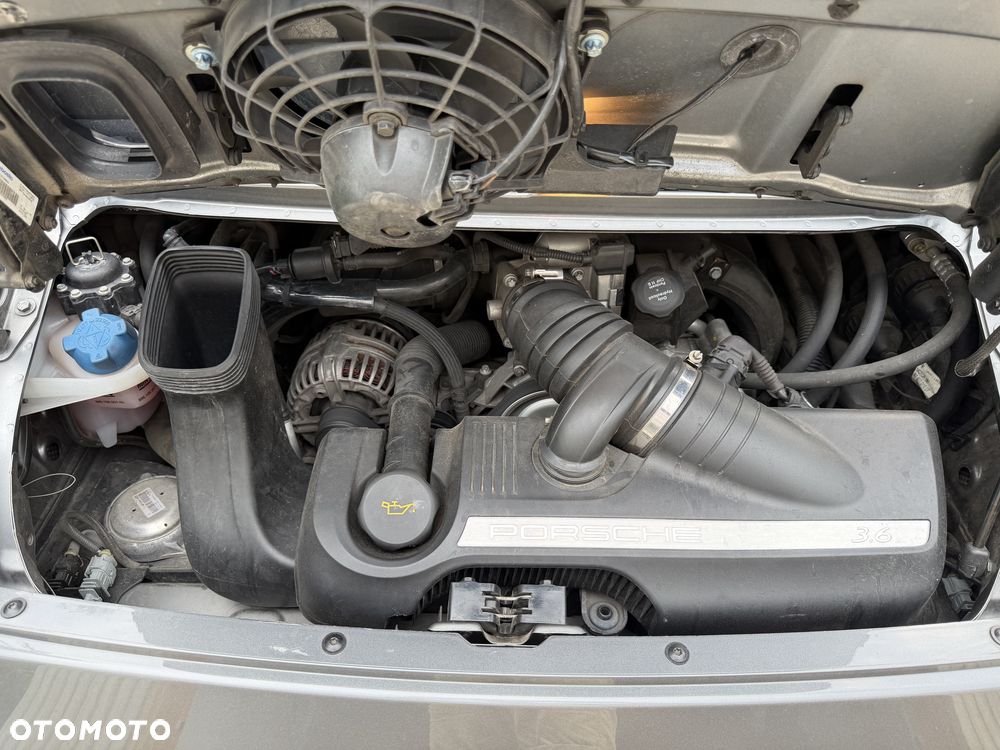 Porsche 911 Carrera 4 - 12
