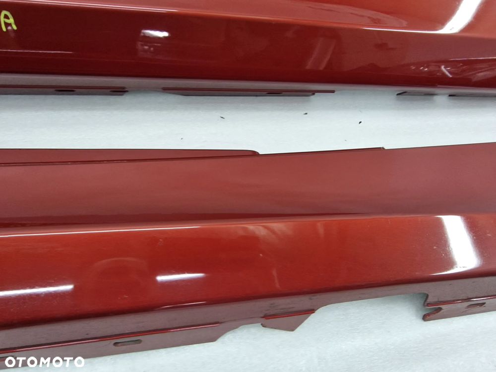 BMW E81 / E82 / E88 06- ŁADNA LEWA / PRAWA LISTWA PROGOWA / NAKŁADKA PROGU , KOLOR SEDONAROT , NR 51777183234 / 7183234 / 5177-7183233 / 7183233 , NR AUKCJI PR405 - 3
