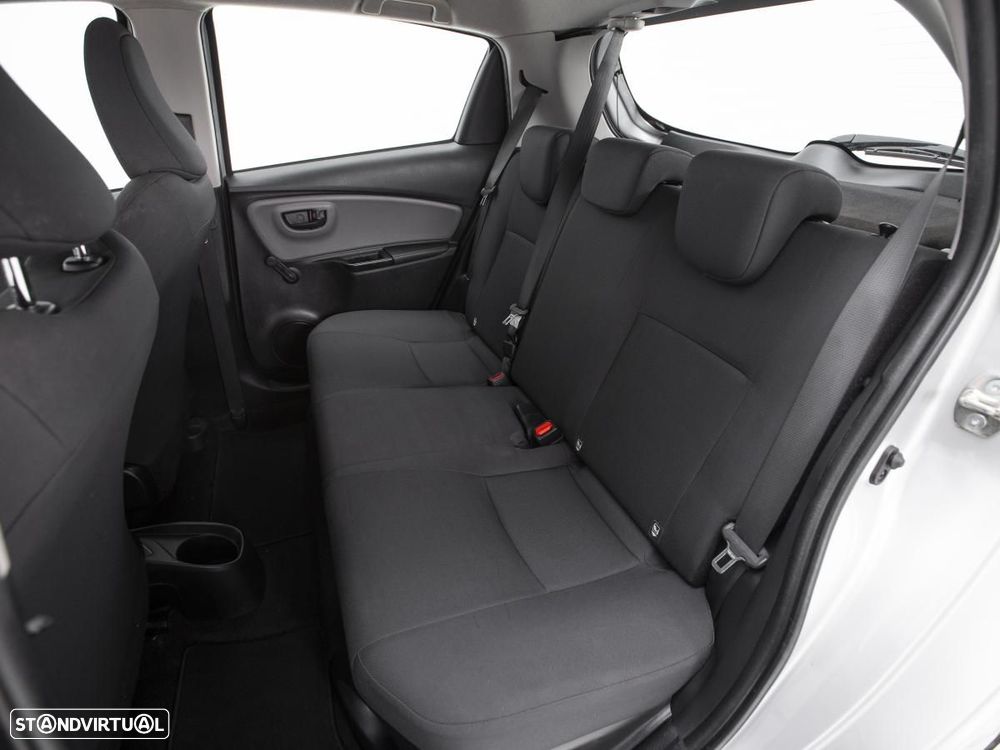 Toyota Yaris 1.5 HSD Active - 10