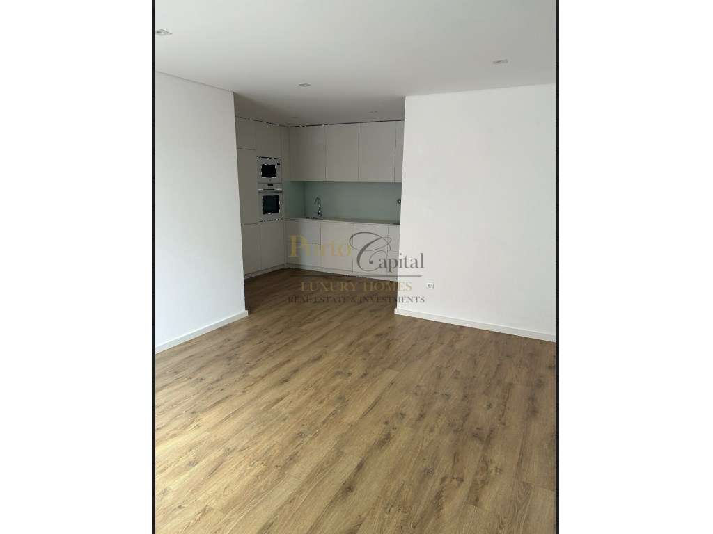 Arrendamento | Elegante Apartamento T2 em Paranhos, Porto - Grande imagem: 2/21