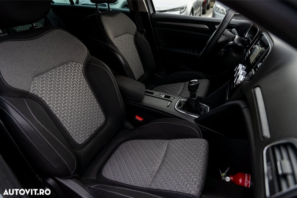 Renault Megane ENERGY TCe 140 EDC LIMITED - 16