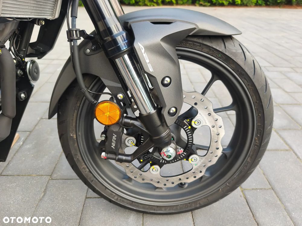 Honda CB - 12
